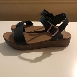 Cushionaire platform sandals